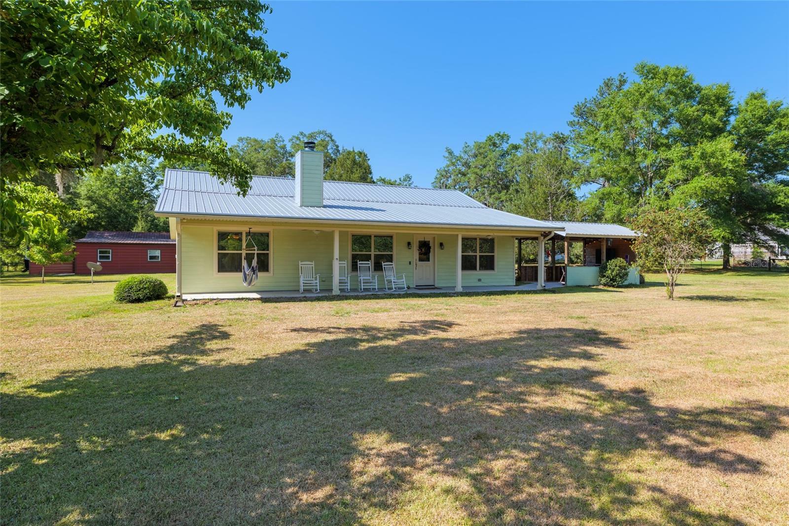 Property Photo: 2196 SW County Road 18 FL 32038