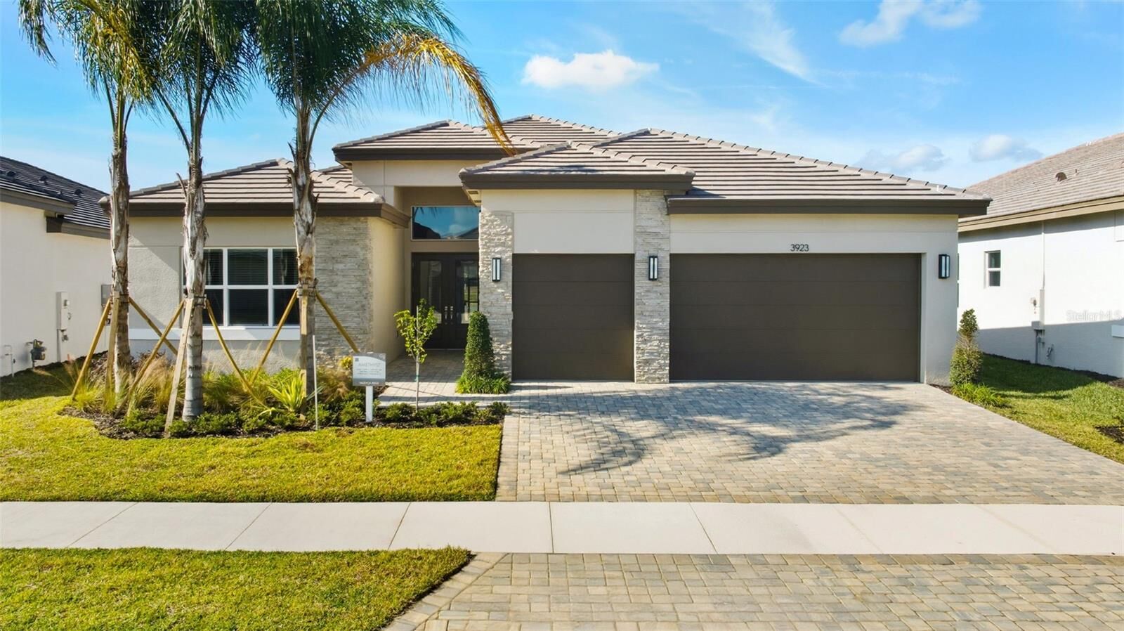 Property Photo: 3923 Corsica Place FL 33543