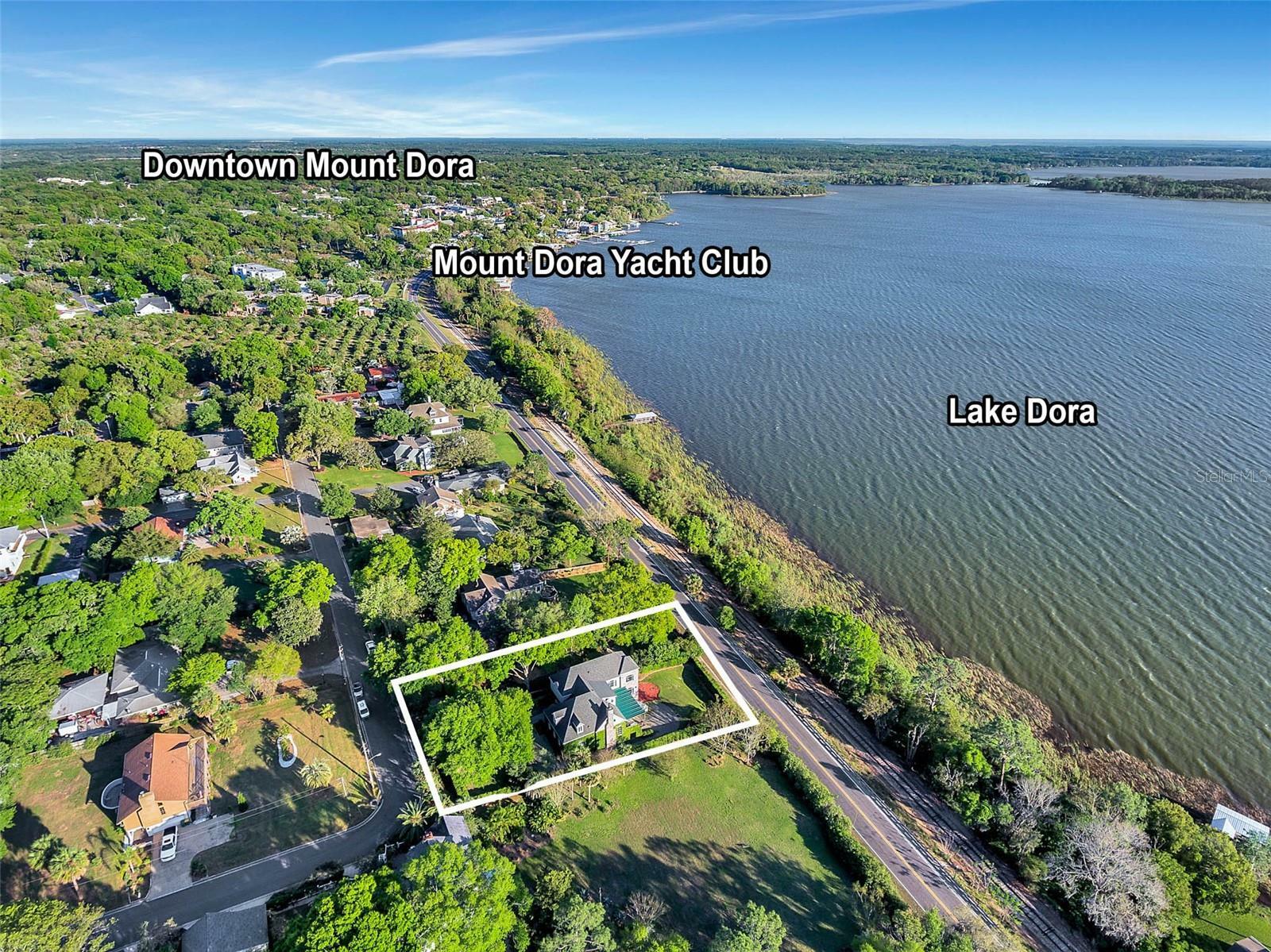 Property Photo: 996 Fairview Avenue FL 32757