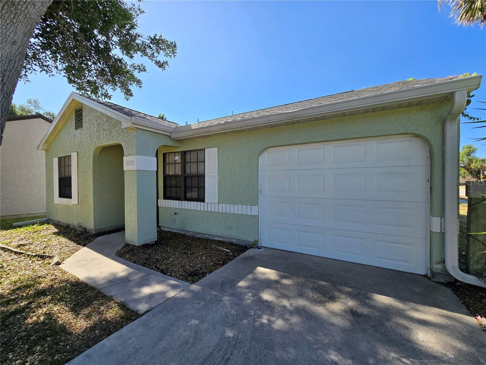 Property Photo: 19583 Kapok Court FL 33952