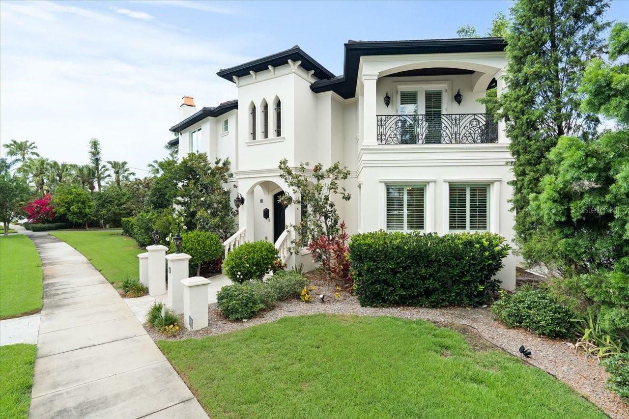 Property Photo: 124 Estado Way NE FL 33704