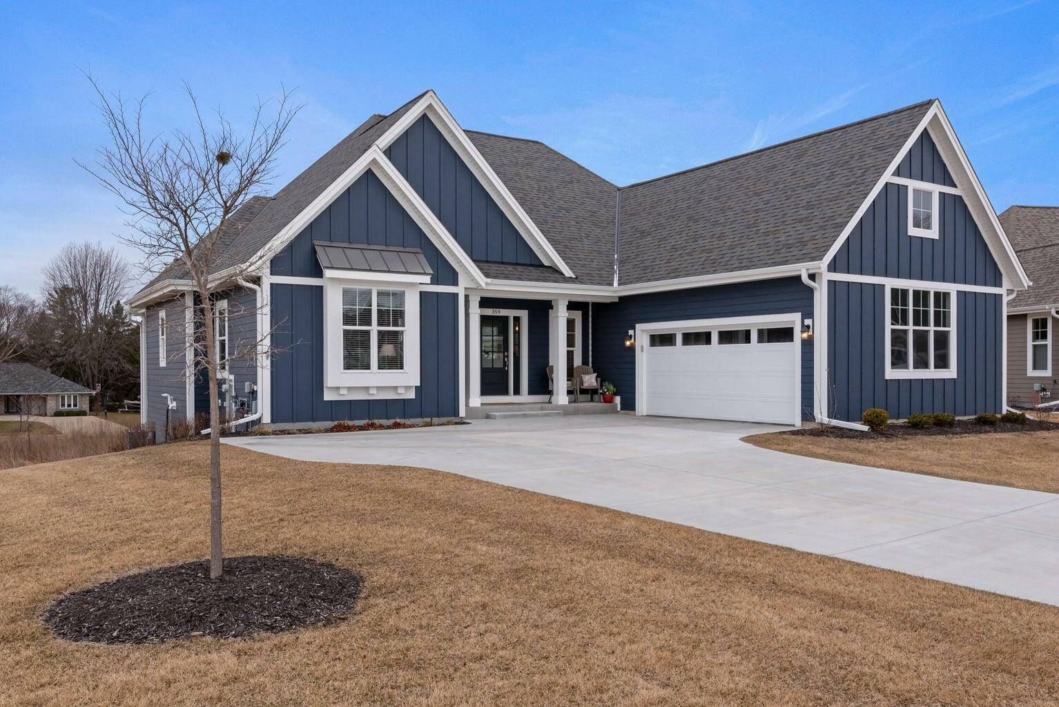 359 Sandy Cir  Pewaukee WI 53072 photo