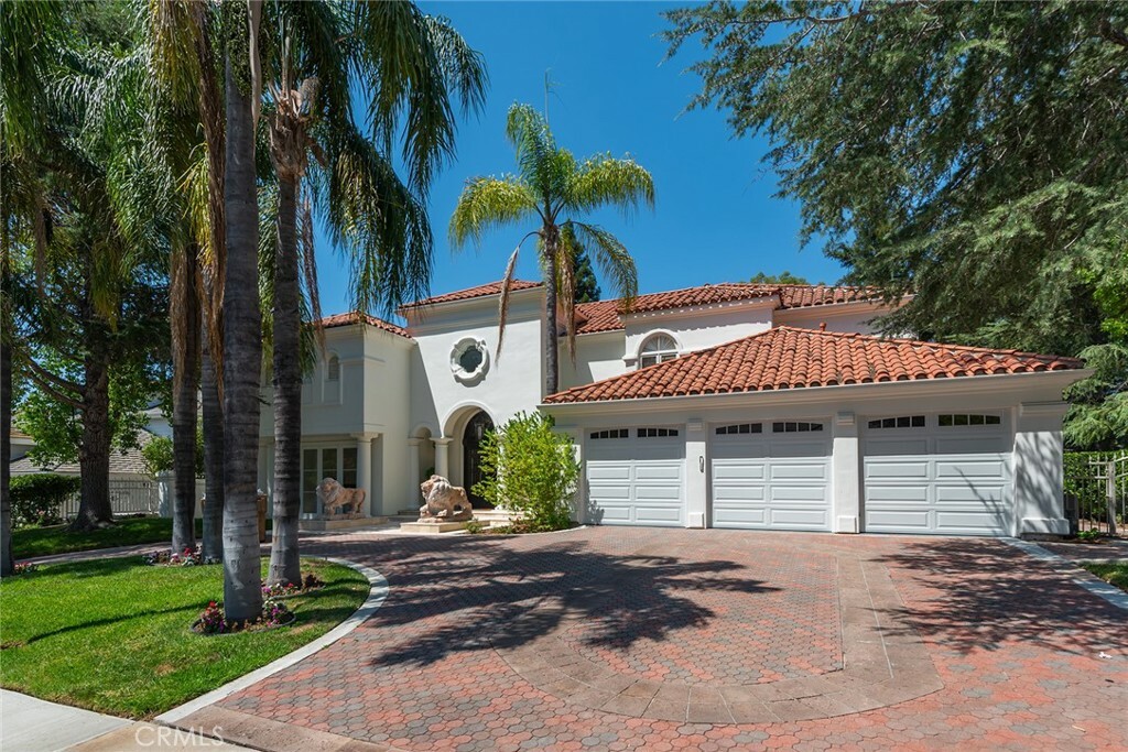 Property Photo: 5267 Newcastle Lane CA 91302