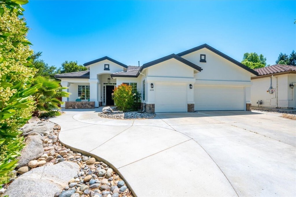 Property Photo: 1050 Sleepy Hollow Road CA 93446