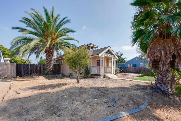 Property Photo: 545 Ballantyne St CA 92020