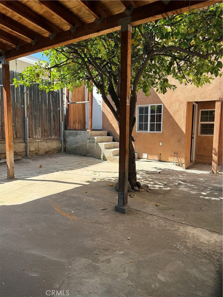 Property Photo:  1113 N Avenue 50  CA 90042 