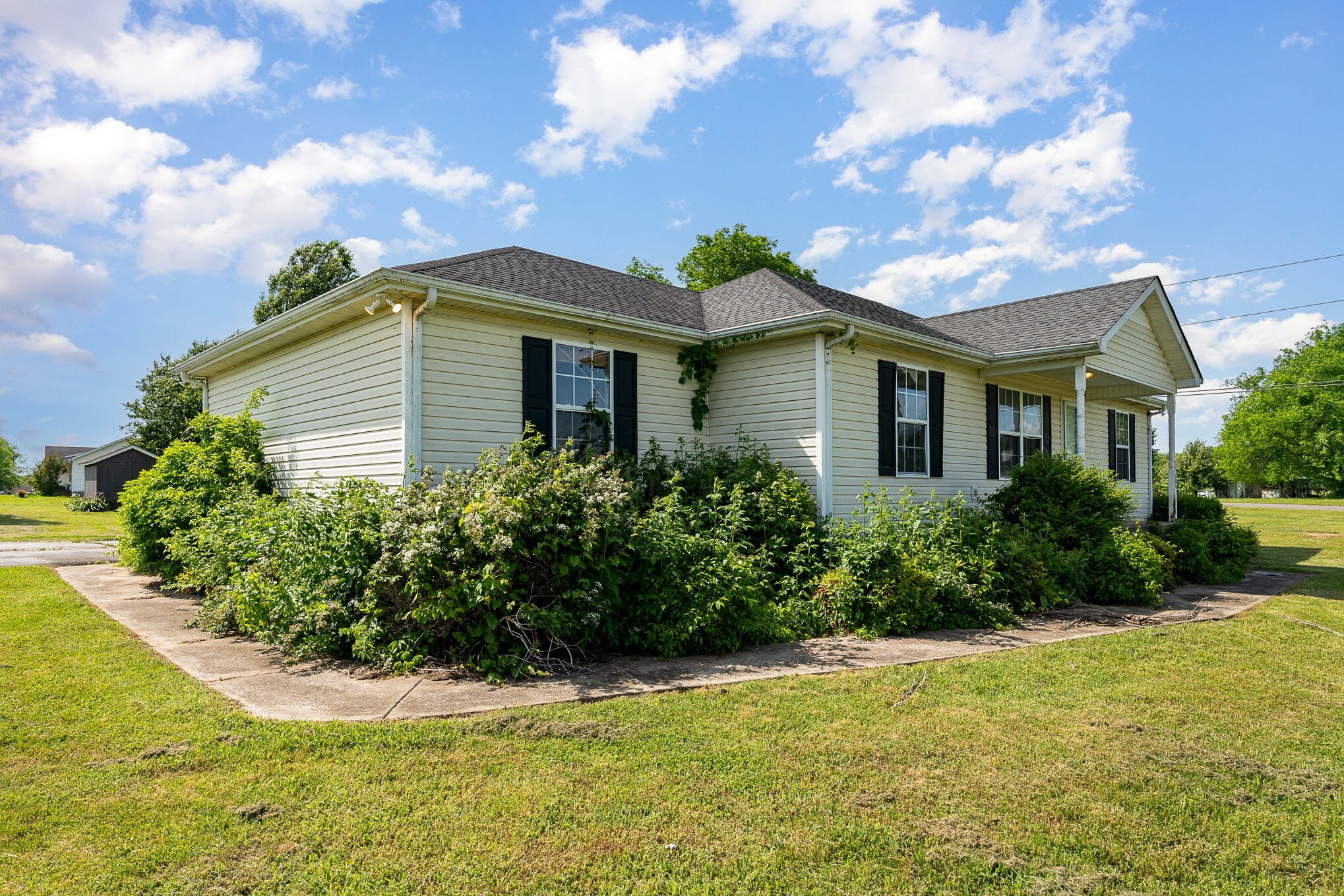 Property Photo:  104 Avalon Dr  TN 37160 