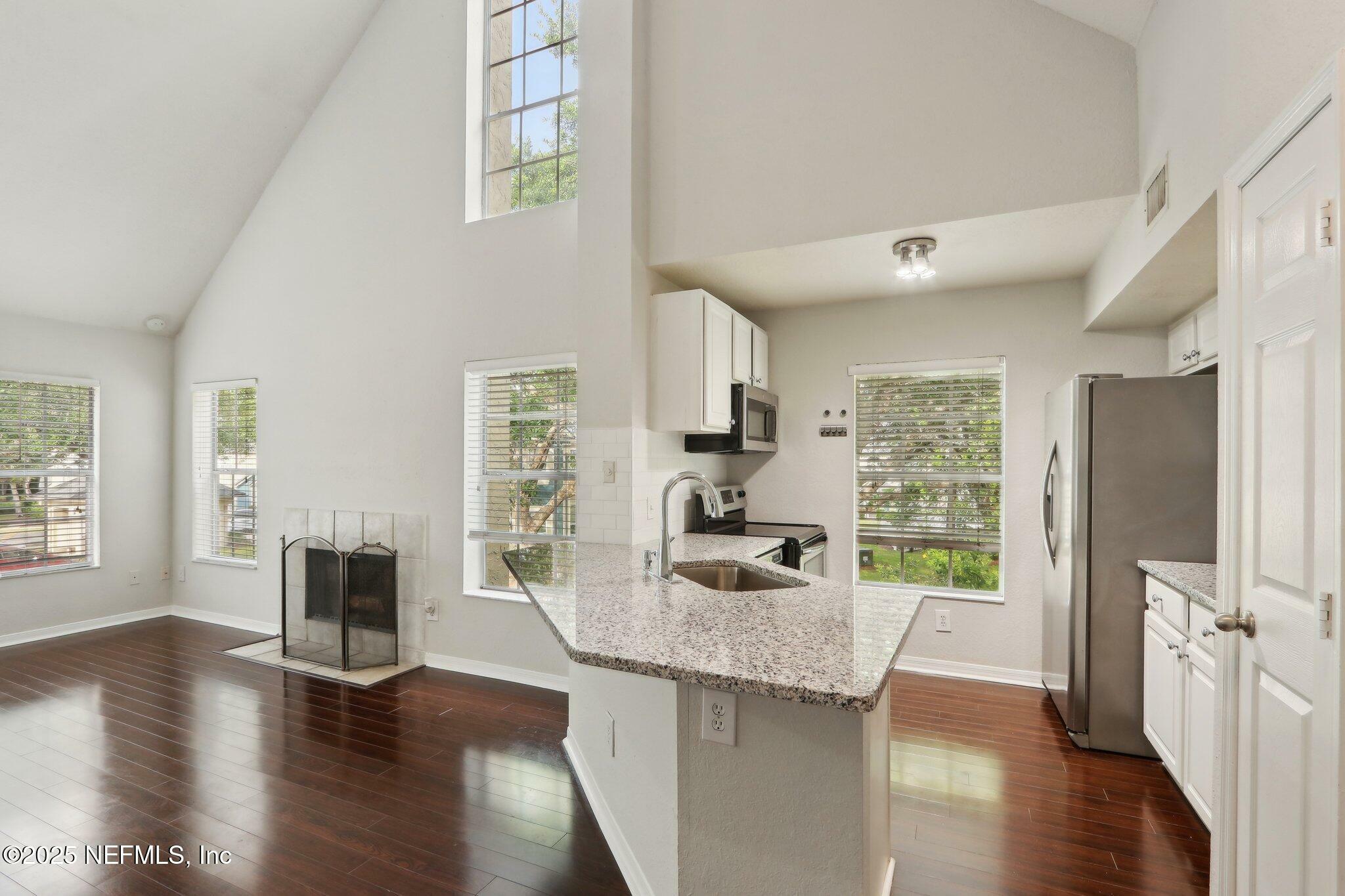 Property Photo: 13703 Richmond Park Drive 3109 FL 32224