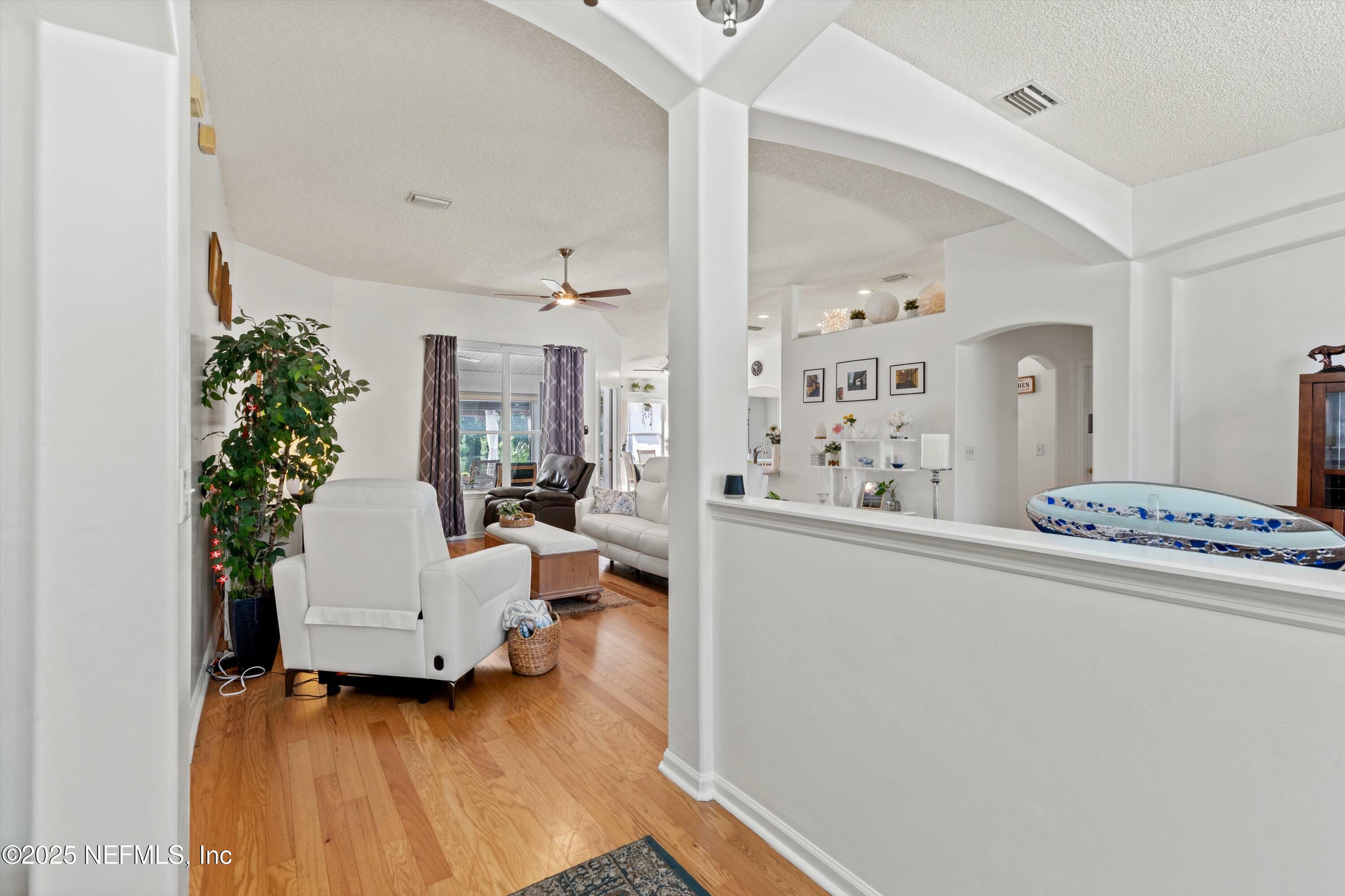 Property Photo: 9768 Cedar Ridge Drive W FL 32221