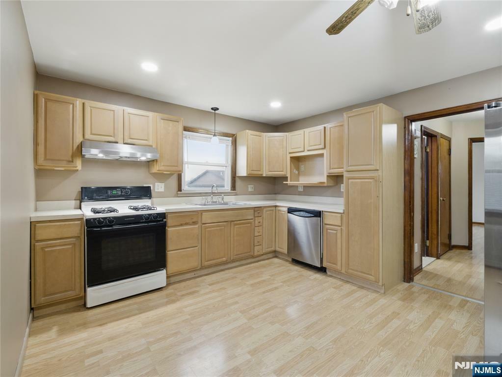 Property Photo:  104 Norwood Avenue 2  NJ 07644 
