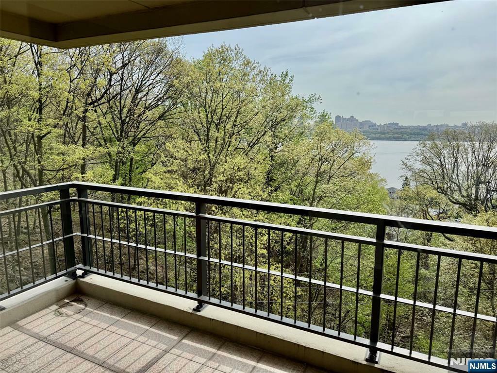 Property Photo: 4 Horizon G-19 NJ 07024