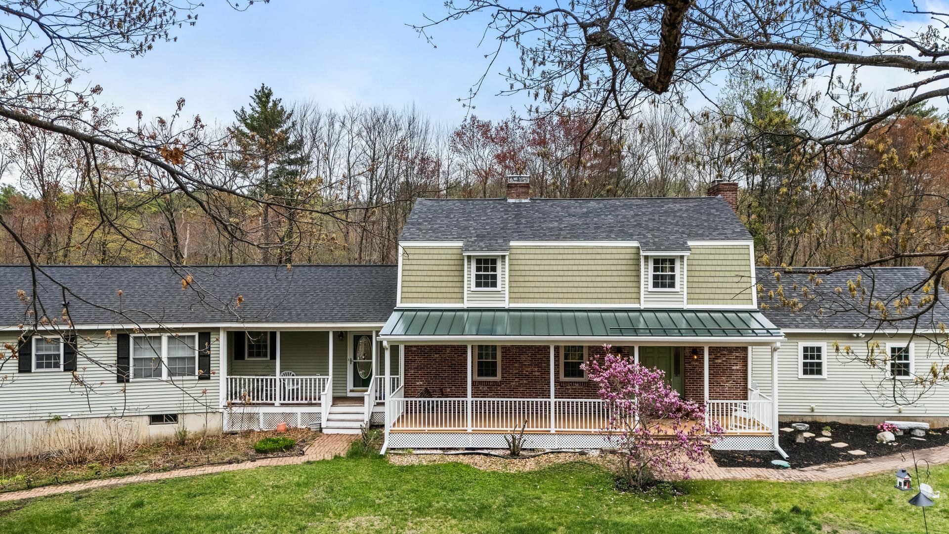 Property Photo: 534 Hooksett Road NH 03032