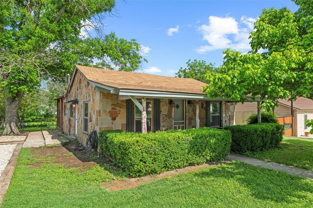 905 S Lamar Street  Weatherford TX 76086 photo