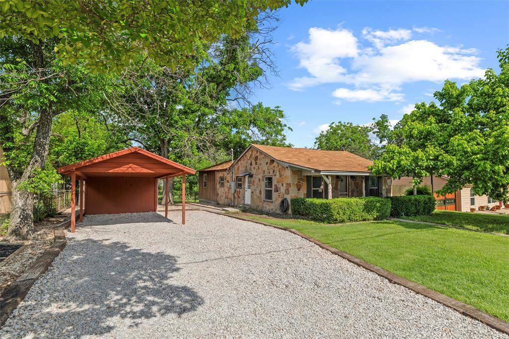 Property Photo:  905 S Lamar Street  TX 76086 