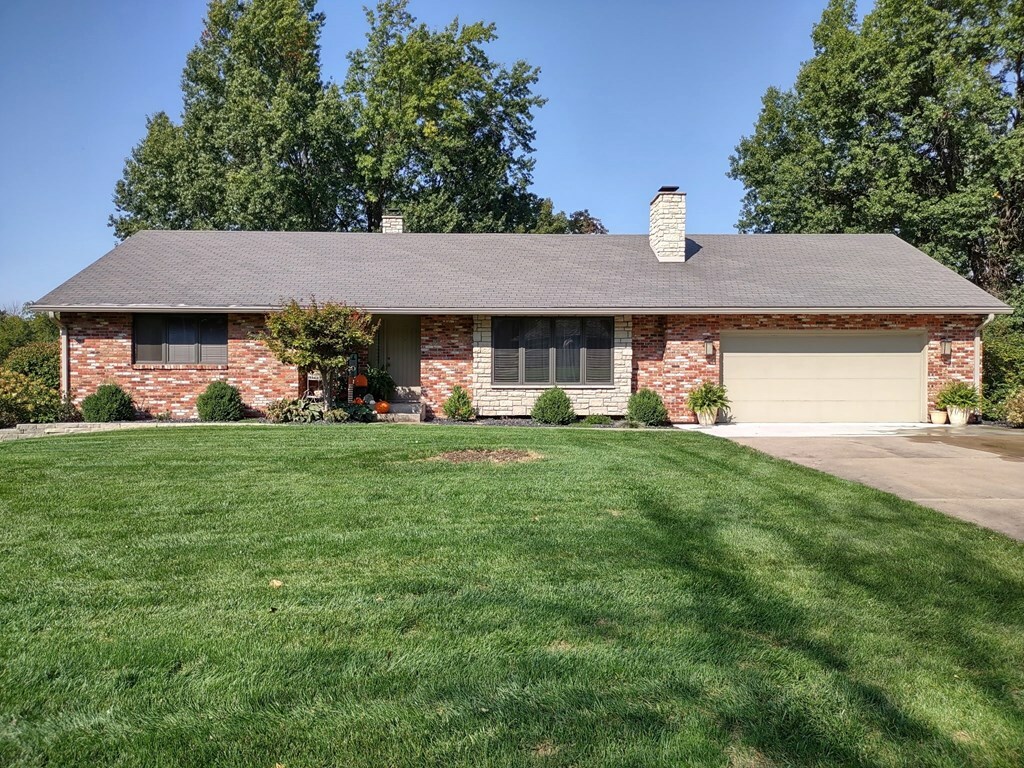 Property Photo: 2110 Meadowlane MO 64601