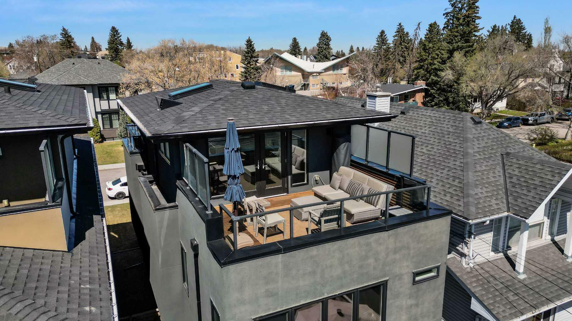 Property Photo: 805 19 Avenue NW AB T2M 0Z4