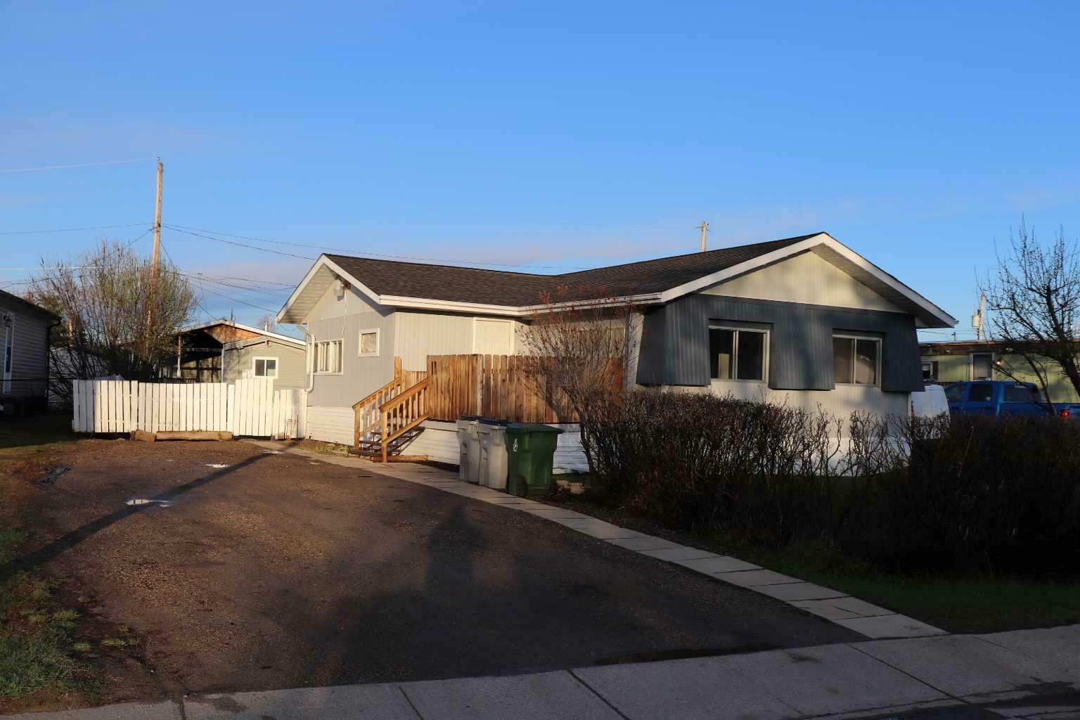 718 52 Street  Edson AB T7E 1K5 photo