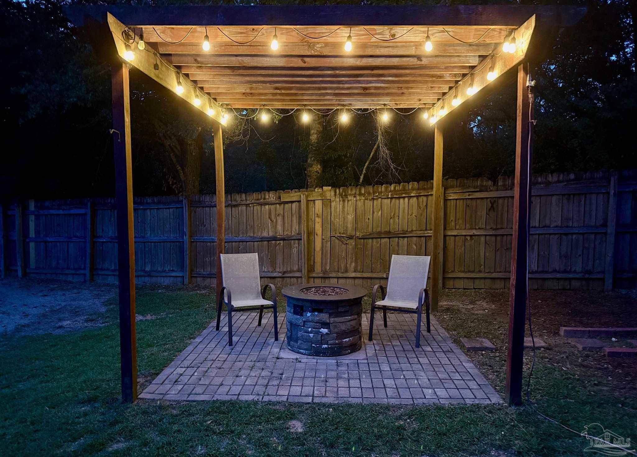 Property Photo: 1430 Towhee Canyon Dr FL 32533
