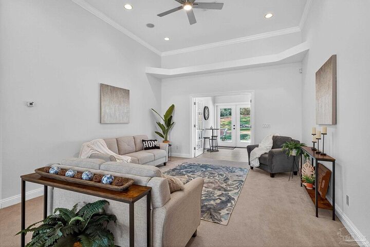 Property Photo: 6786 Quintette Rd FL 32571