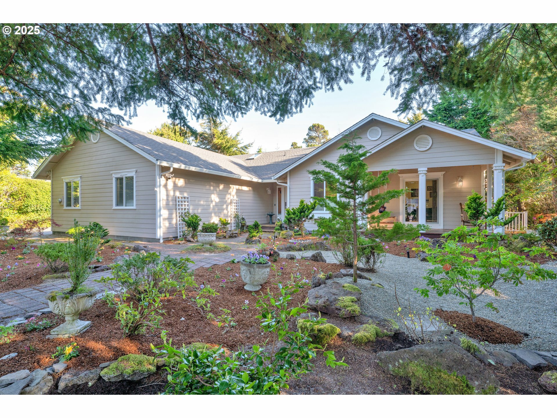Property Photo: 87876 Limpit Ln OR 97439