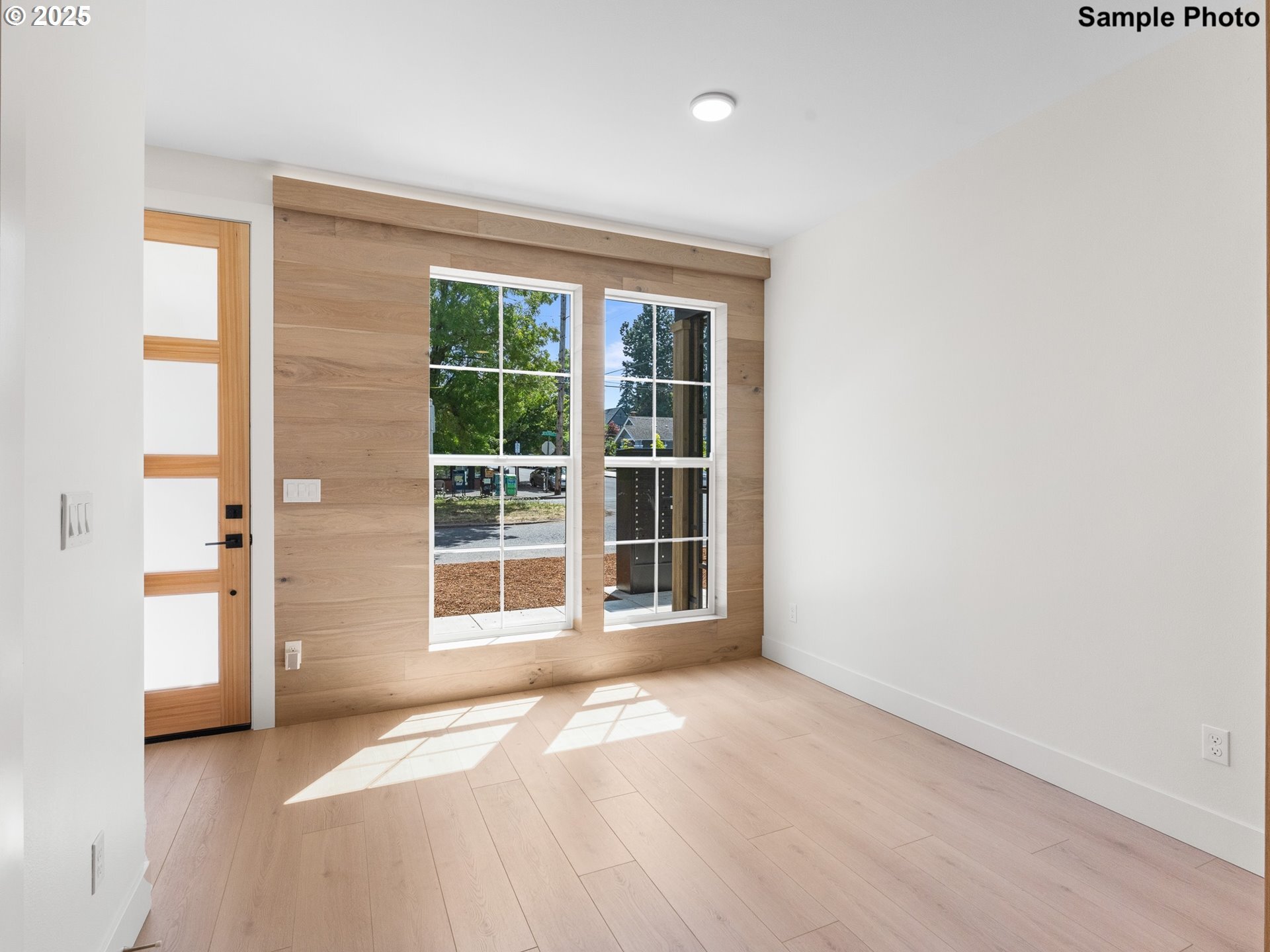 Property Photo: 3005 NE Ainsworth St 2 OR 97211