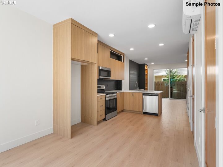 Property Photo: 3005 NE Ainsworth St OR 97211