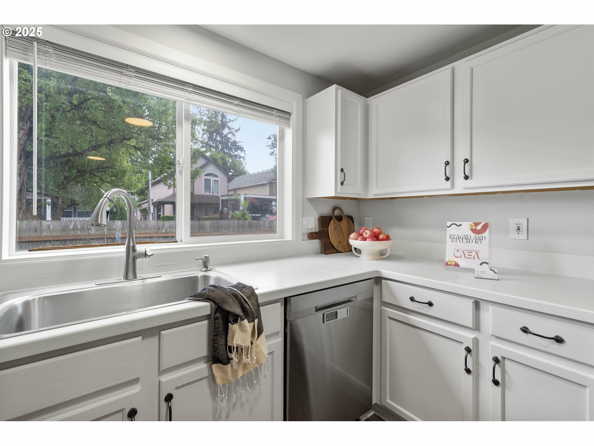 Property Photo: 3702 S St WA 98663
