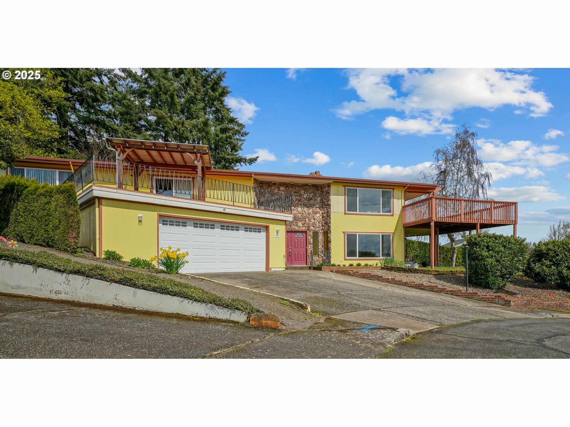 Property Photo:  3457 Champlain Ct  OR 97304 
