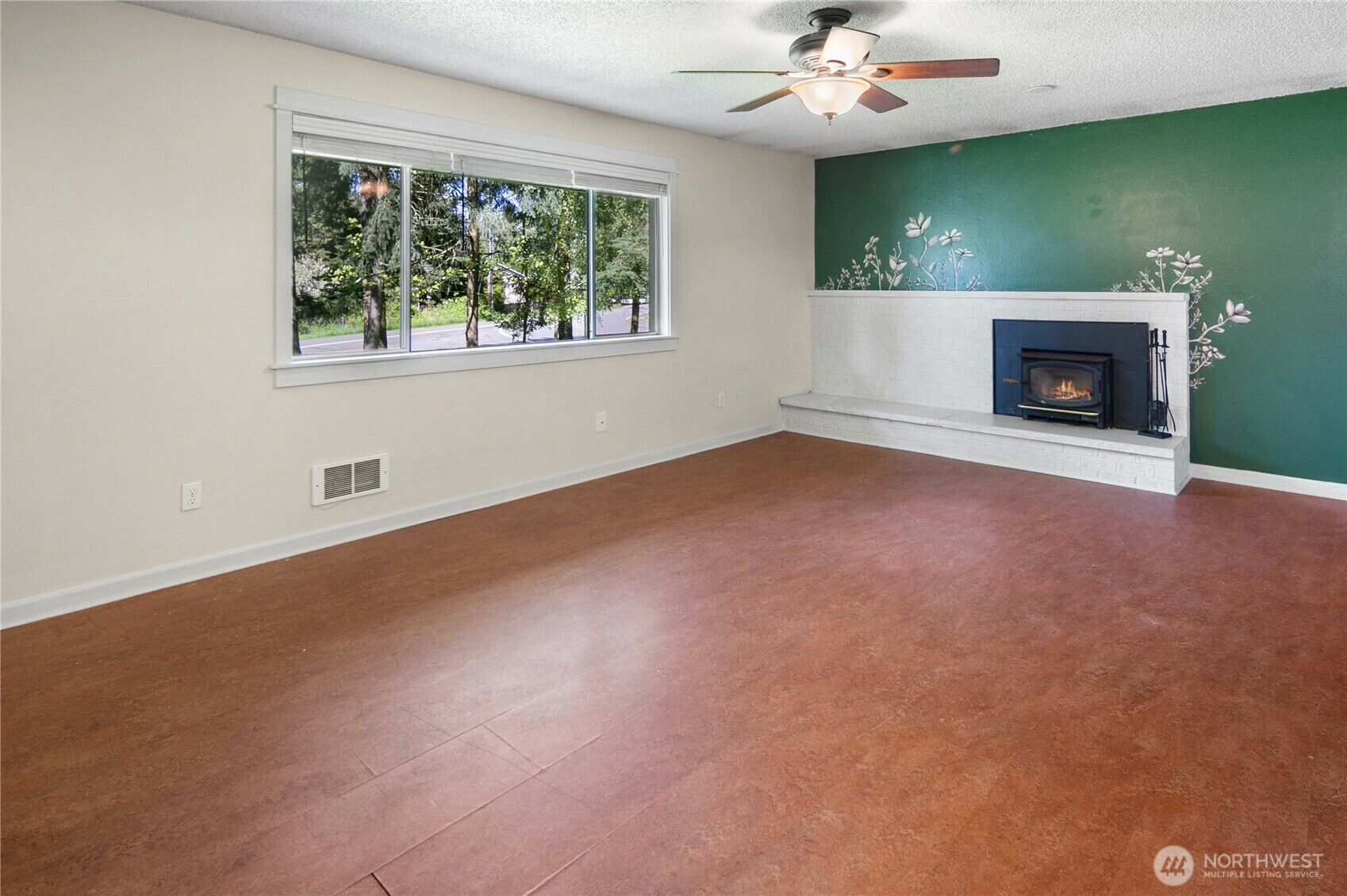 Property Photo: 526 214th Street SW 22A WA 98021