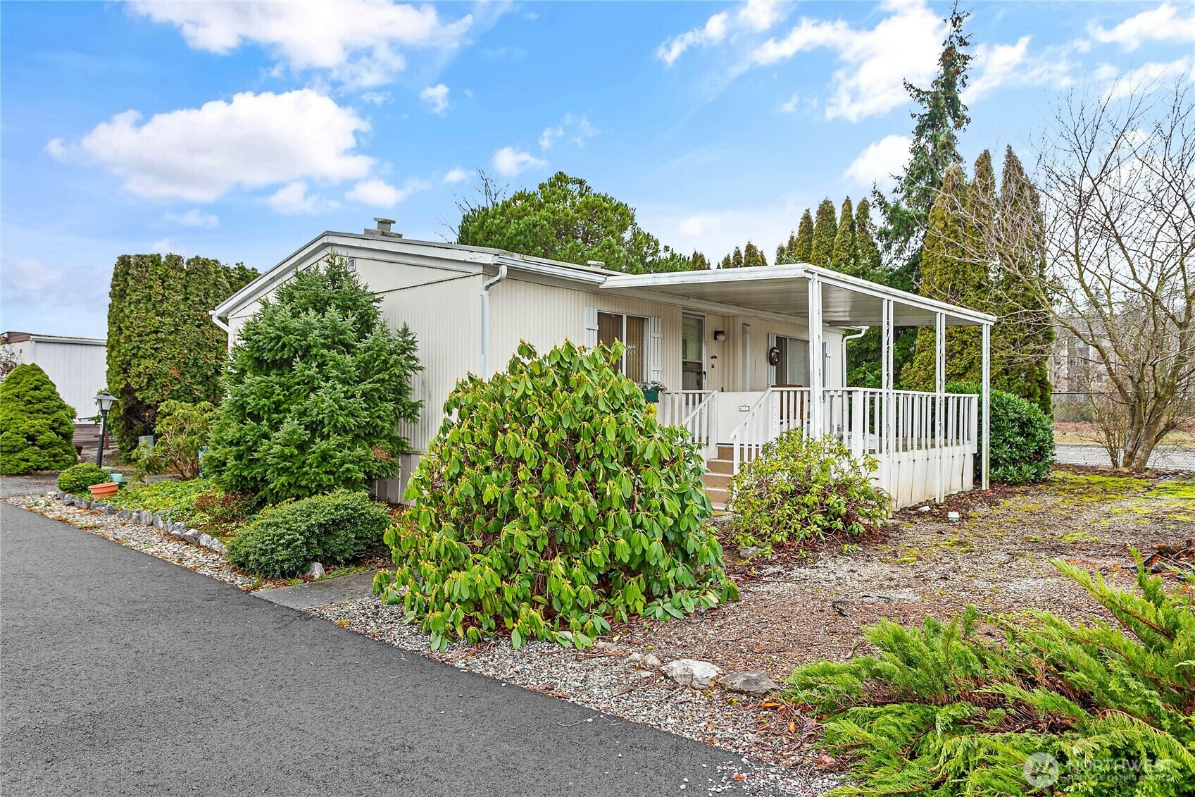 Property Photo: 1200 Lincoln Street 402 WA 98229