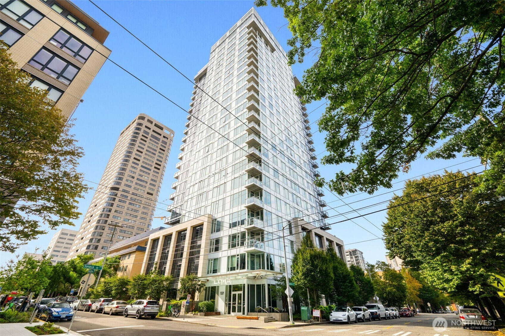 Property Photo: 1321 Seneca Street 808 WA 98101