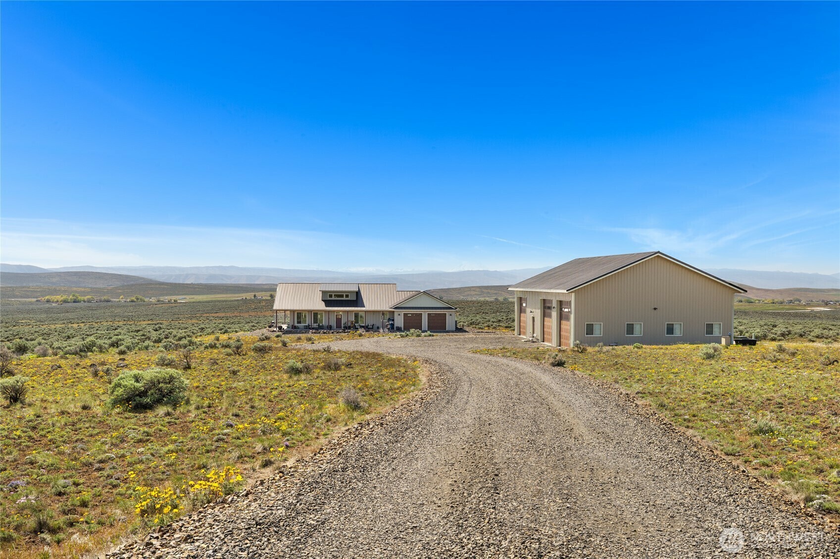 Property Photo: 1560 Sage Hills Drive WA 98926