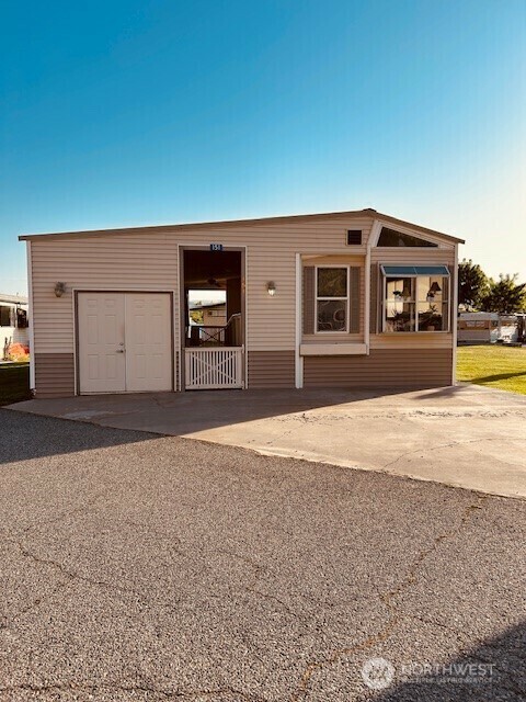 Property Photo: 8818 Crescent Bar Road NW 151 WA 98848