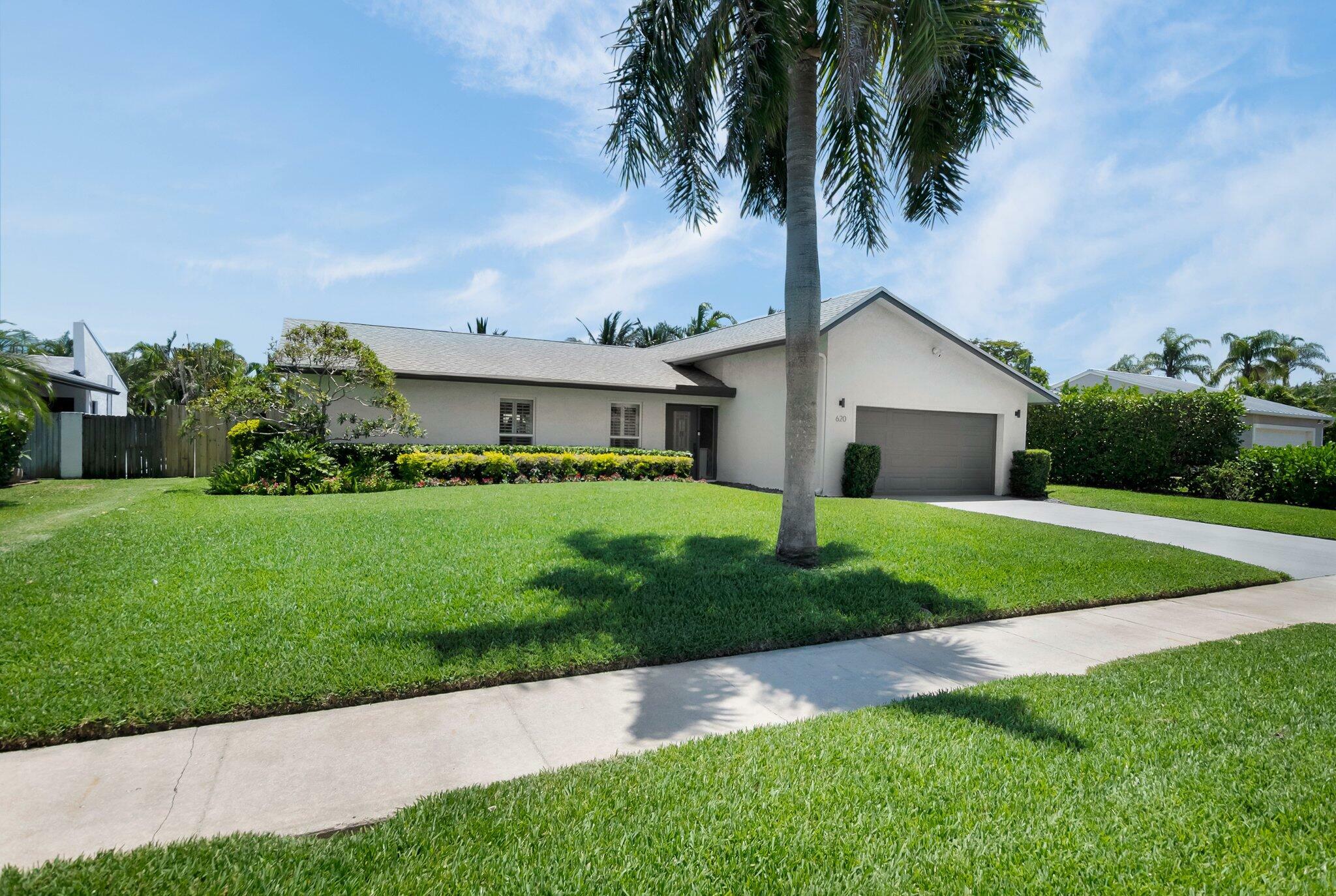 Property Photo: 620 NE 15th Place FL 33435