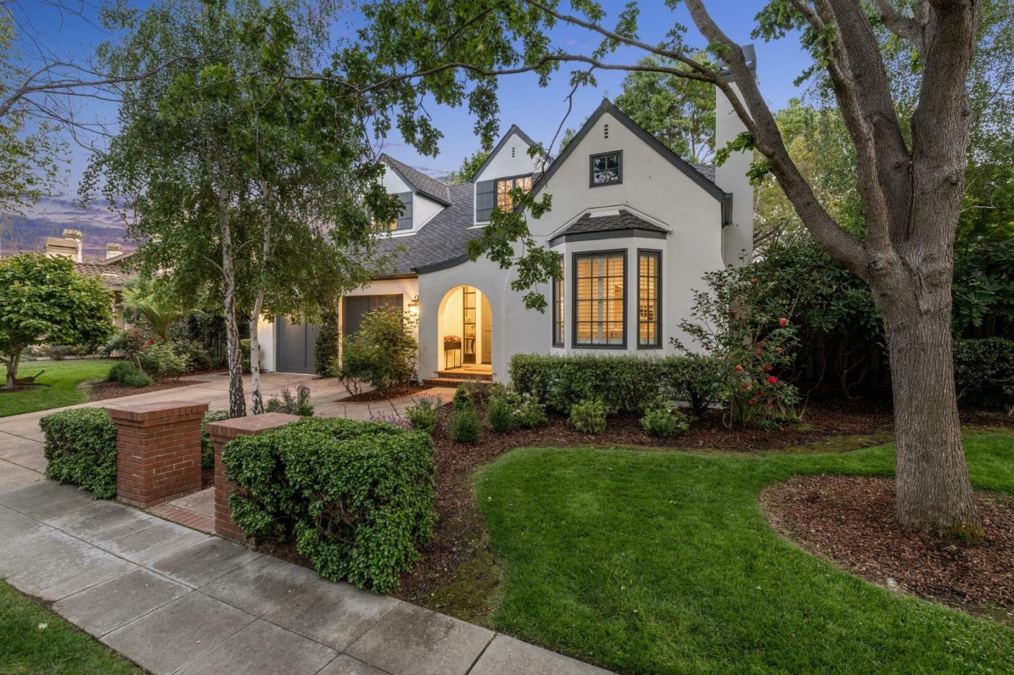 Property Photo: 170 Hanna Way CA 94025