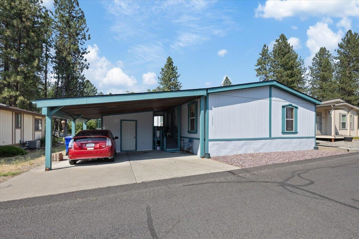 Property Photo: 3407 E Valley Forge Ln WA 99021