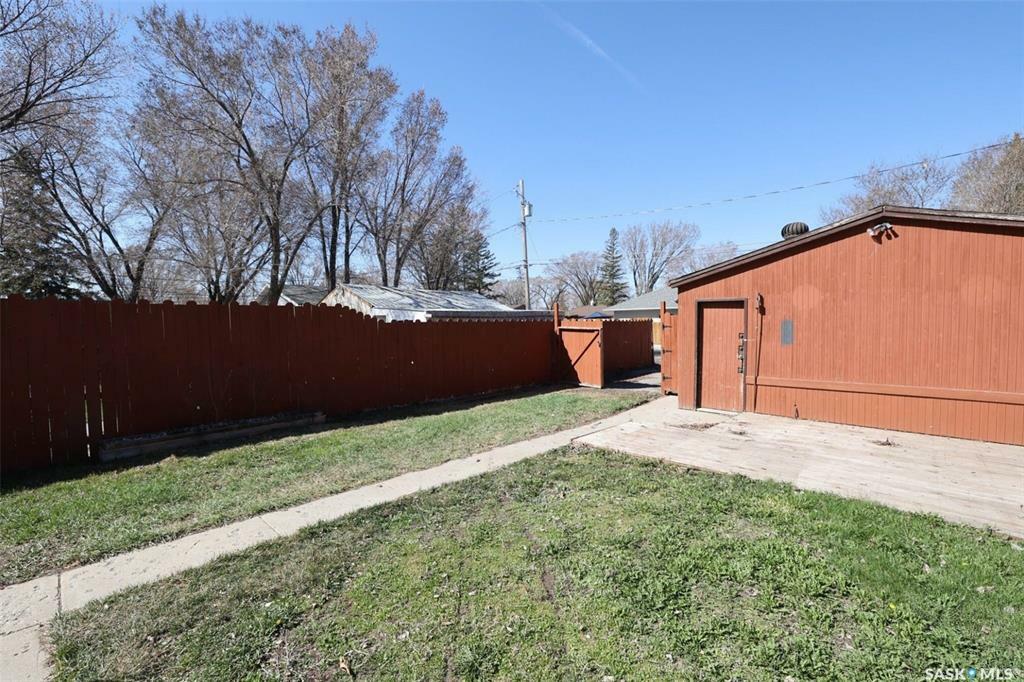 Property Photo: 1140 Elliott Street SK S4T 5S7