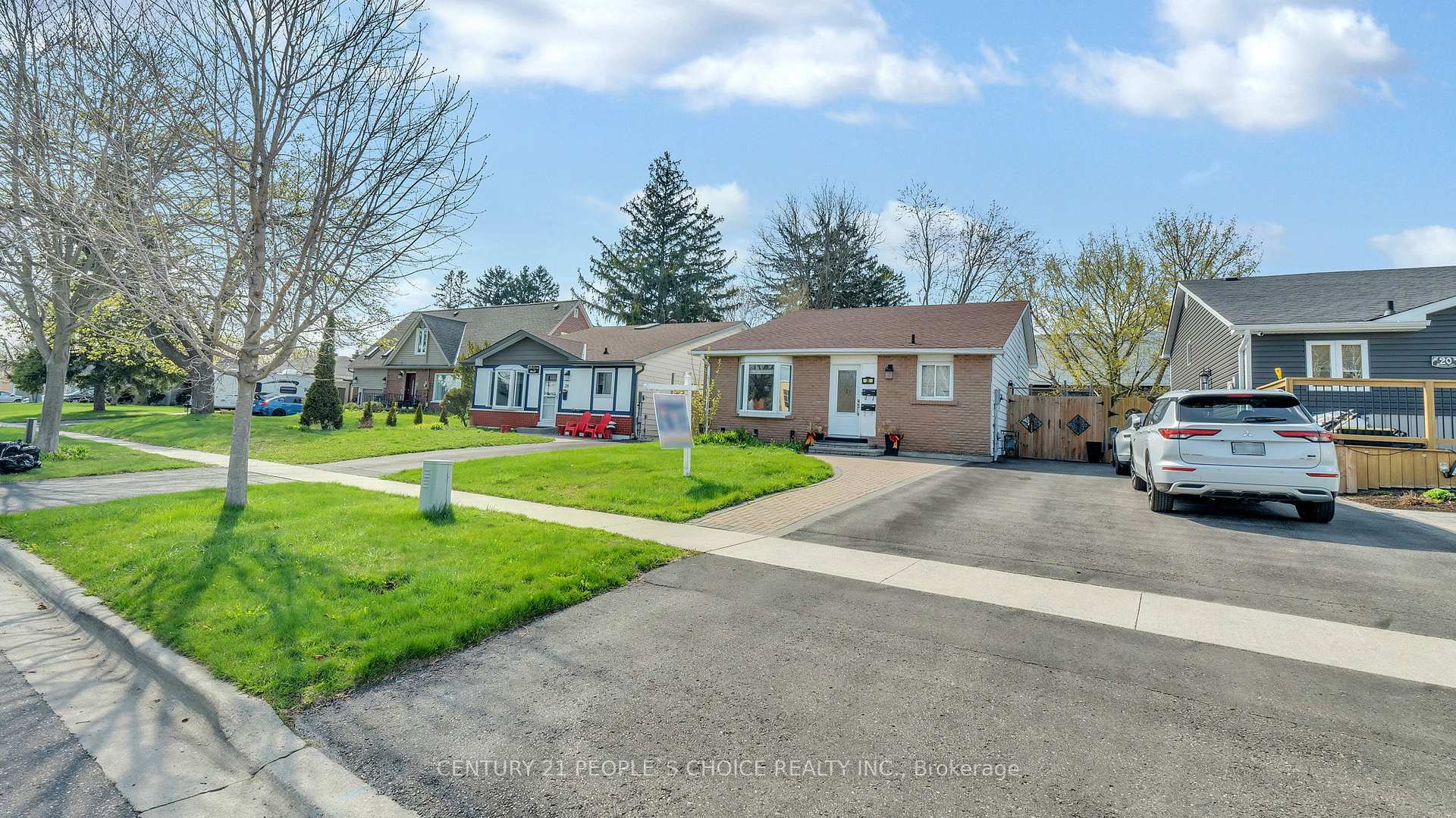 Photo de la propriété: 24 Grassmere Court ON L1H 3X4