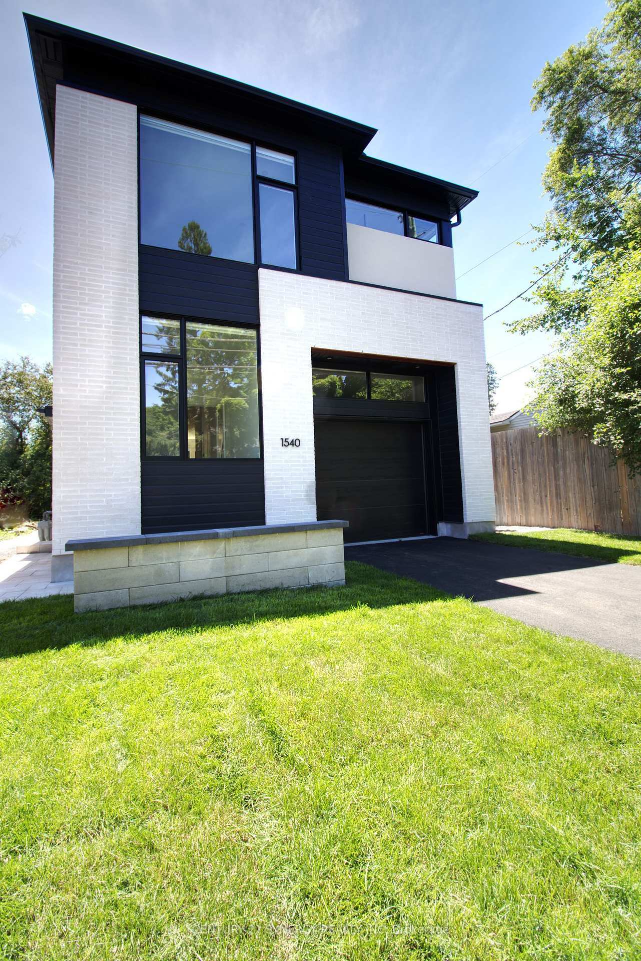 Photo de la propriété: 1540 Kilborn Avenue ON K1H 6M3