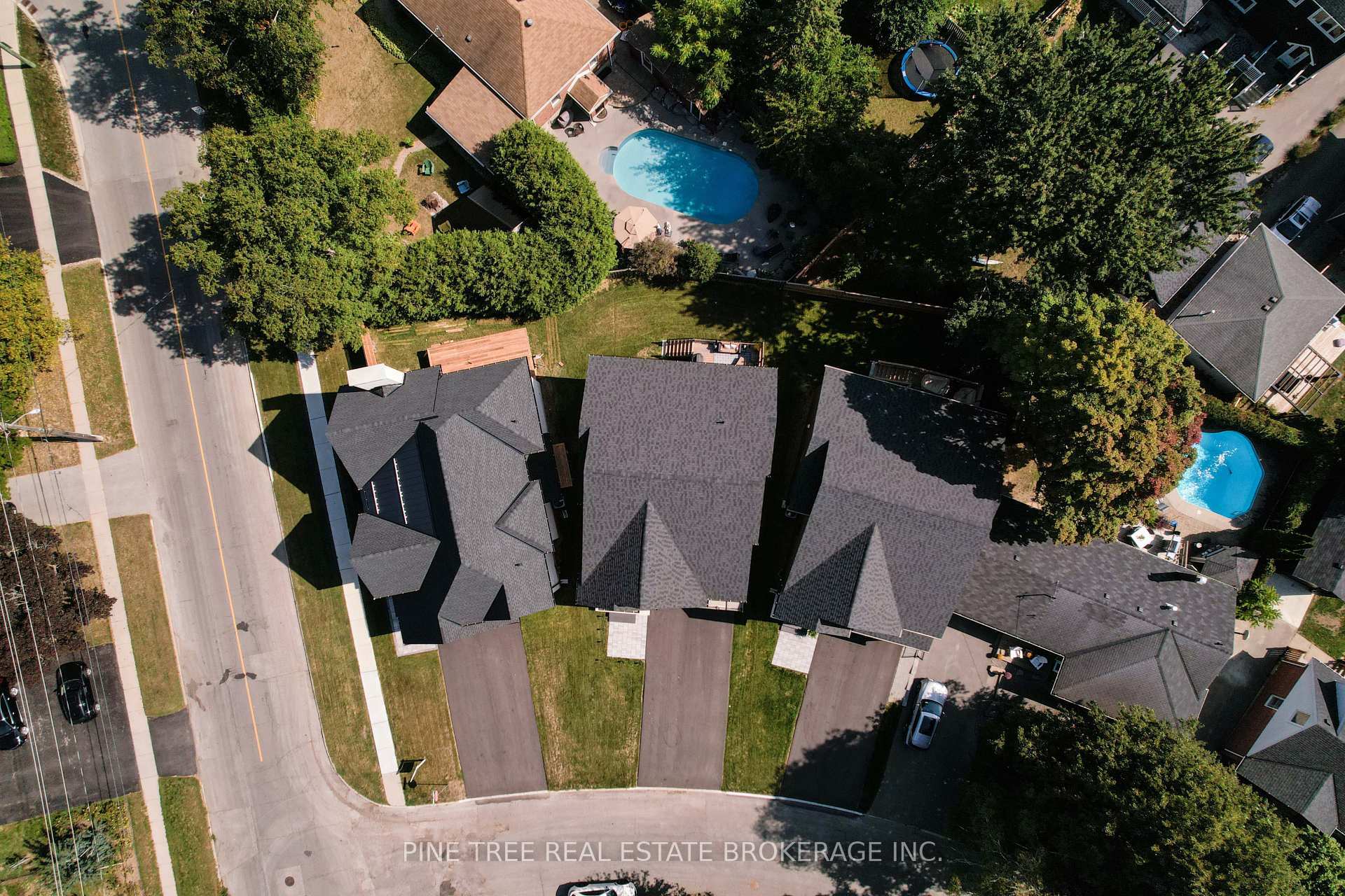 Property Photo: 271 Codrington Street ON L4M 1S7