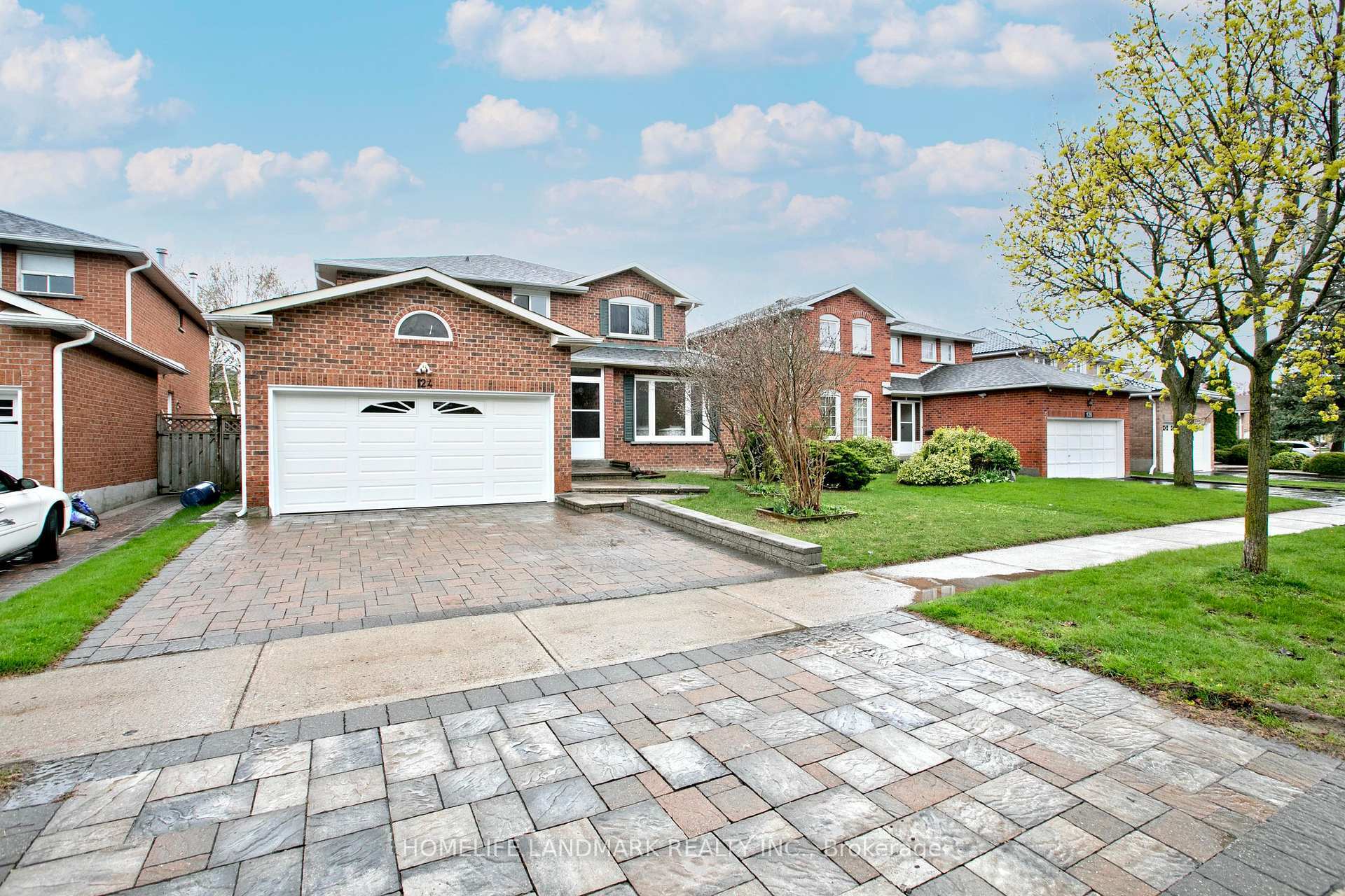 Property Photo: 124 Carrington Drive ON L4C 7Y9