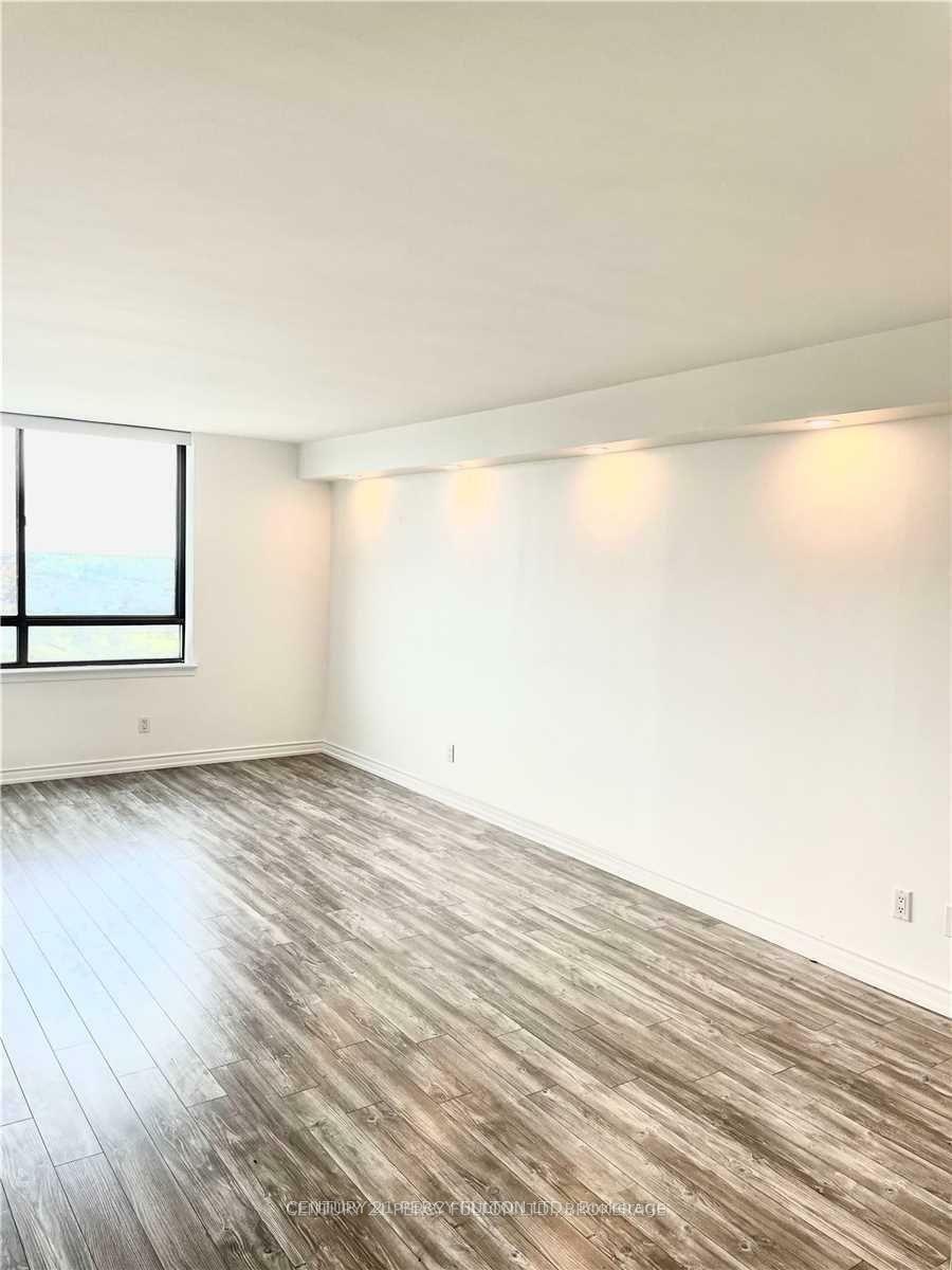 Photo de la propriété: 75 Bamburgh Circle 1619 ON M1W 3W1