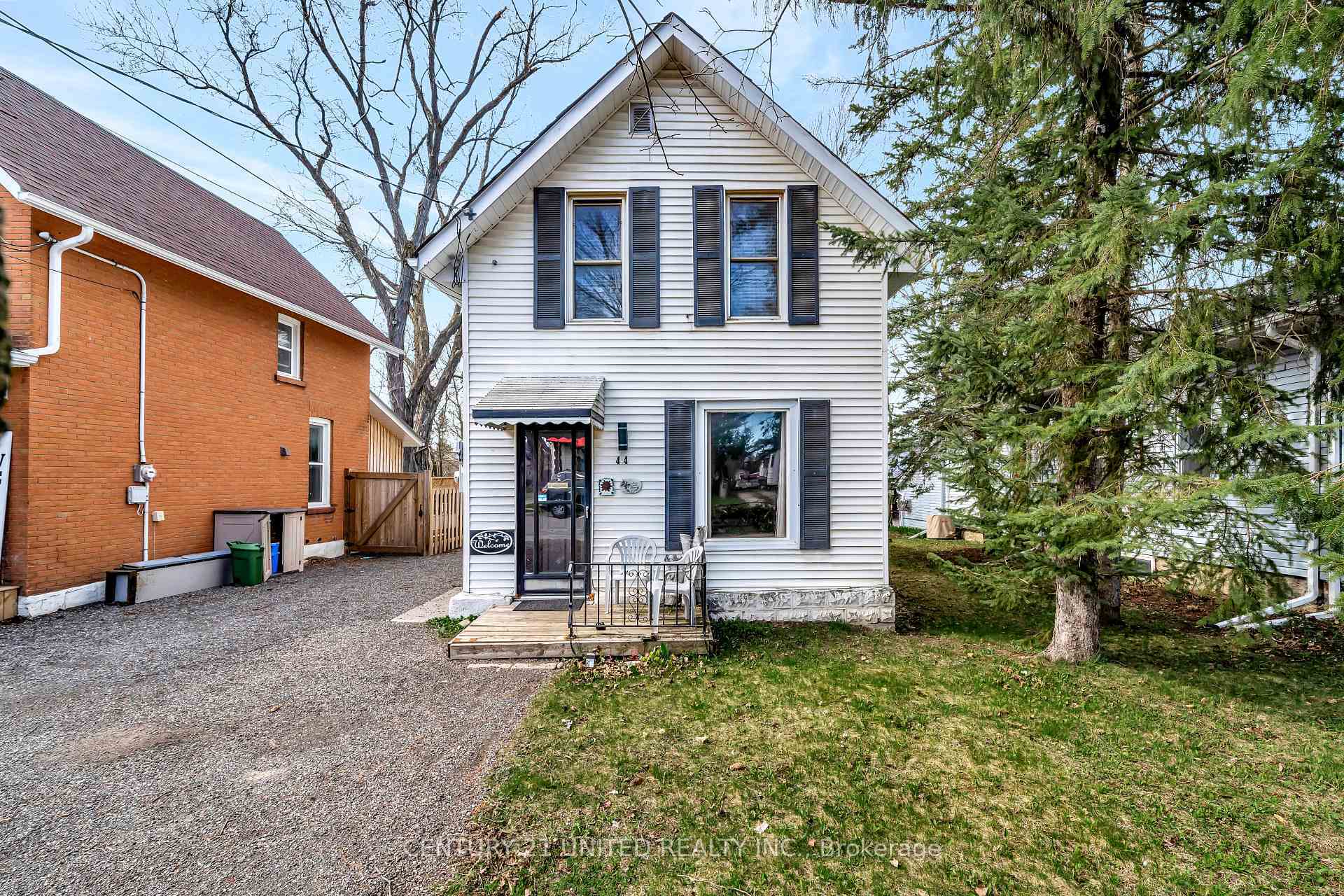 Property Photo: 44 Elgin Street ON K9V 3W3
