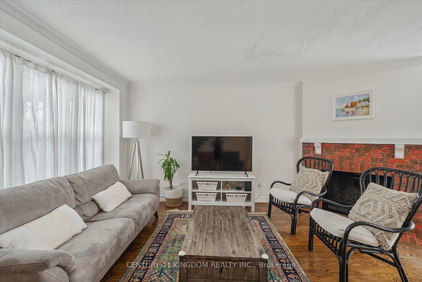 Property Photo: 51 Don Head Village Boulevard Main ON L4C 7M7