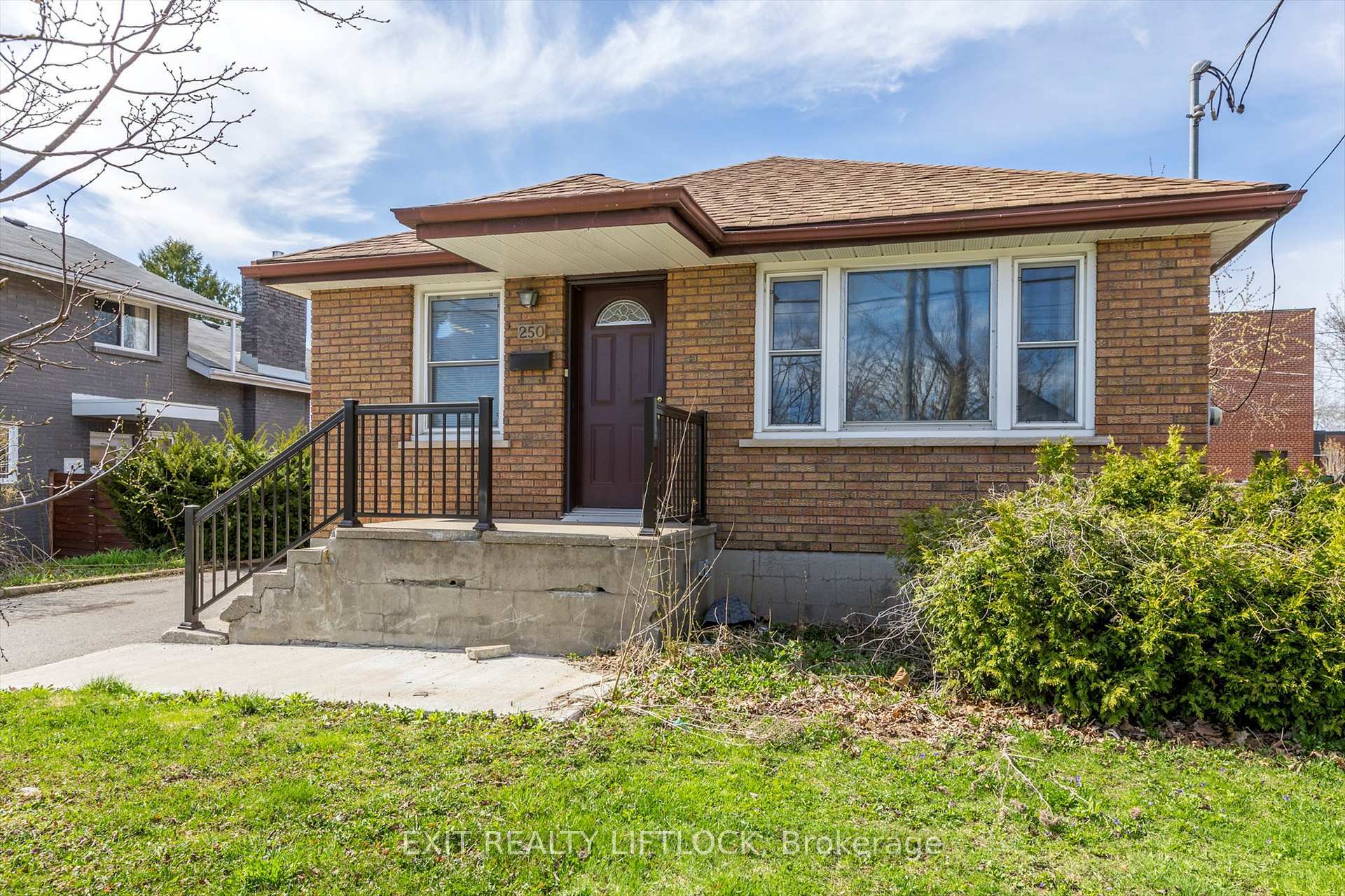 Property Photo: 250 Bellevue Street ON K9H 5E5