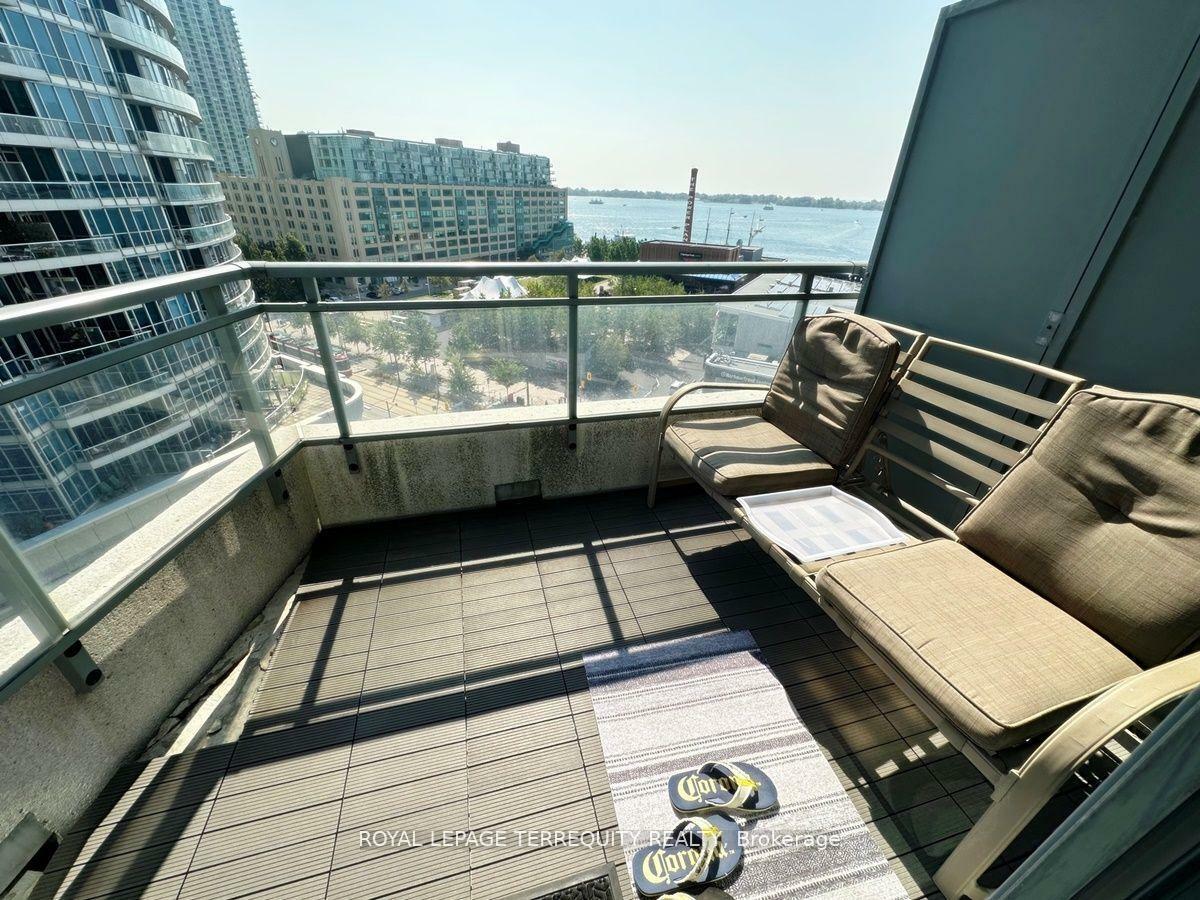 Property Photo: 228 Queens Quay W 1202 ON M5J 2X1