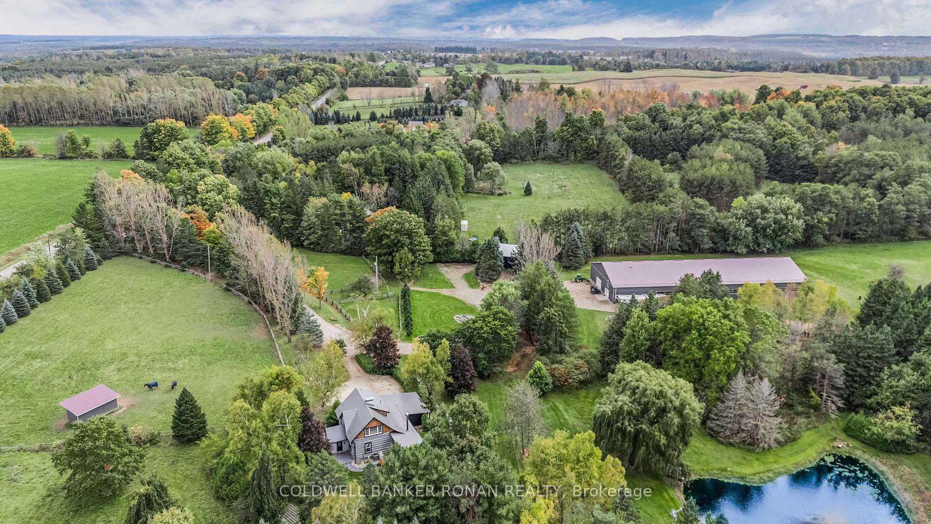 Photo de la propriété: 836138 4th Line E ON L9V 0J1