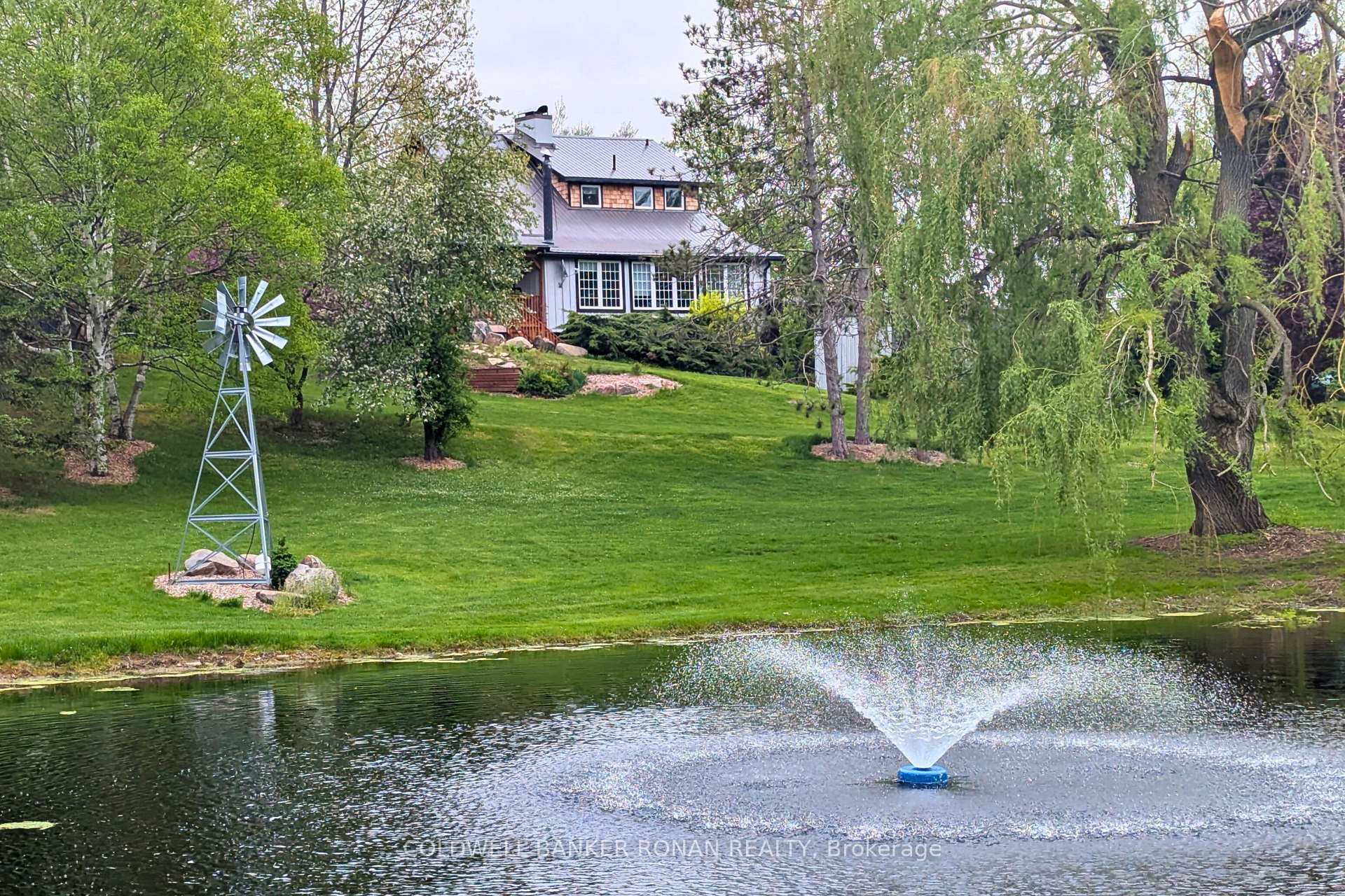 Photo de la propriété: 836138 4th Line E ON L9V 0J1