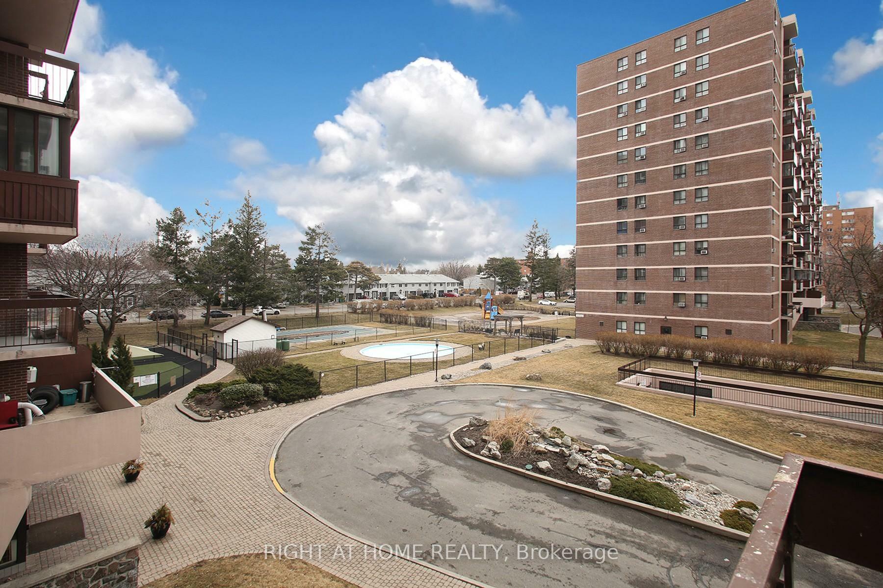 Property Photo: 1615 Bloor Street 304 ON L4X 1S2