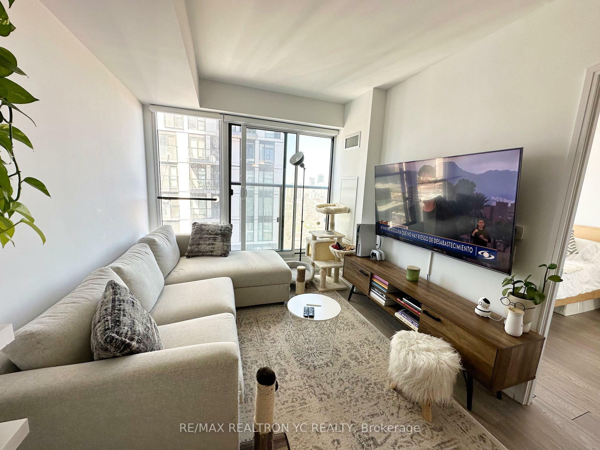 Property Photo:  181 Dundas Street E 3501  ON M5A 0N5 
